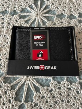 SwissGear Black Leather Money Clip Wallet with Contrast Stitching nib